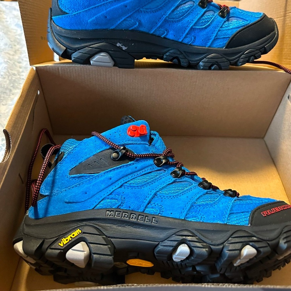 Merrell Jeep Rubicon edition boots. New never used. Comes complete with box.